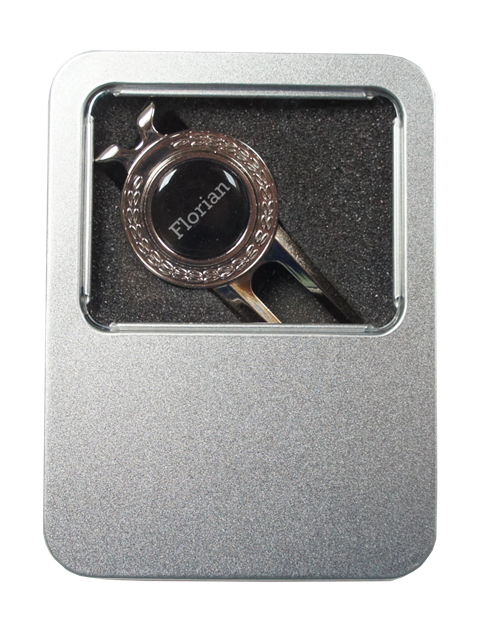 Geschenk-Dose: Pitchgabel  mit personalisiertem Ballmarker Geschenk-Dose: Pitchgabel  mit personalisiertem Ballmarker